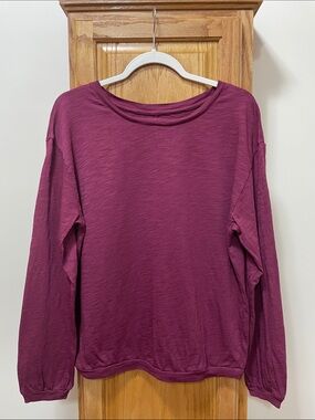 Elliott Lauren Long Sleeve Crewneck Top in Berry Size Small